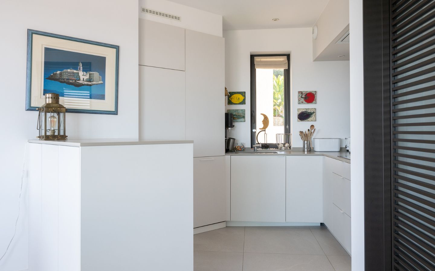 Sale-Villa-Sainte-Maxime-2023-Luxury-Kitchen Luxury Property for sale near Sainte-Maxime en Provence - Real estate