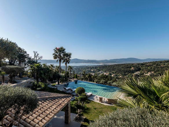 Luxury Property for sale in Grimaud Côte d'Azur - Real estate