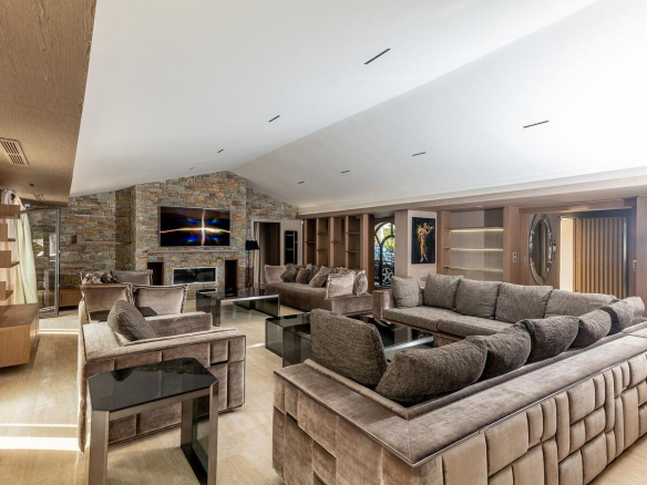 Luxury Property for sale in Grimaud Côte d'Azur - Real estate