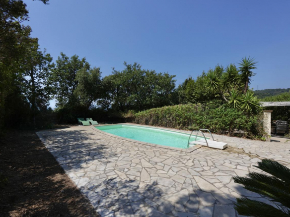 Luxury Property for sale in Grimaud Côte d'Azur - Real estate