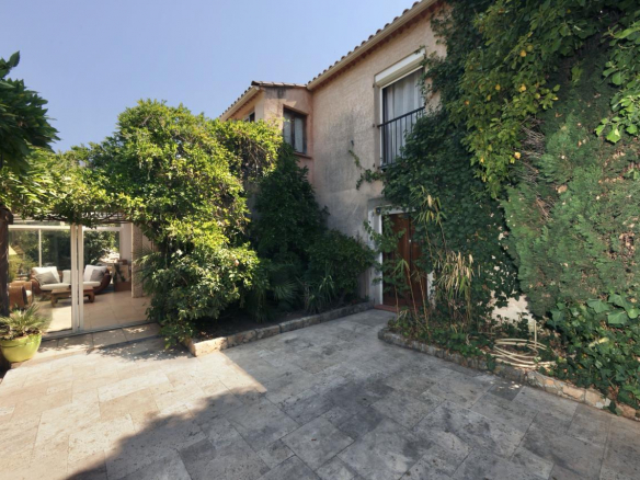 Luxury Property for sale in Grimaud Côte d'Azur - Real estate