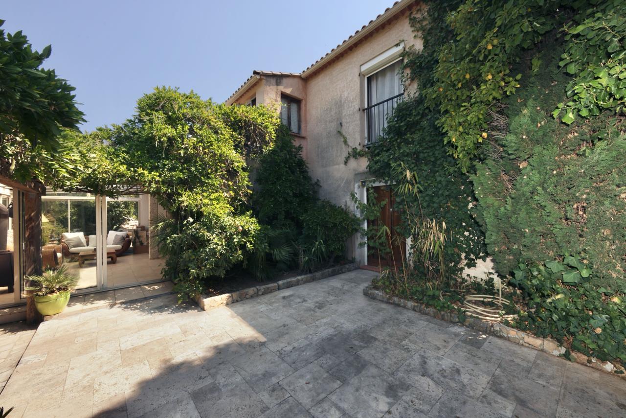 Luxury-property-for-sale-Grimaud-2026-facade Luxury Property for sale in Grimaud Côte d'Azur - Real estate