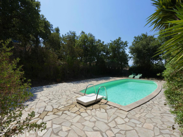 Luxury Property for sale in Grimaud Côte d'Azur - Real estate