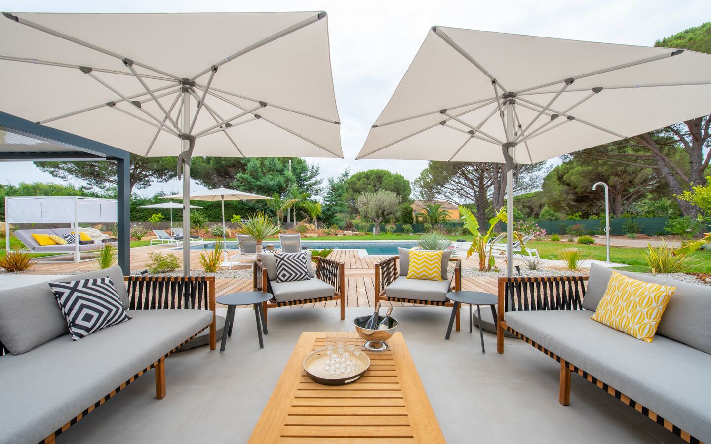 Rent-Property-Saint-Tropez-2026-Luxury-Outside Luxury Property for rent in Saint-Tropez Côte d'Azur - Real estate