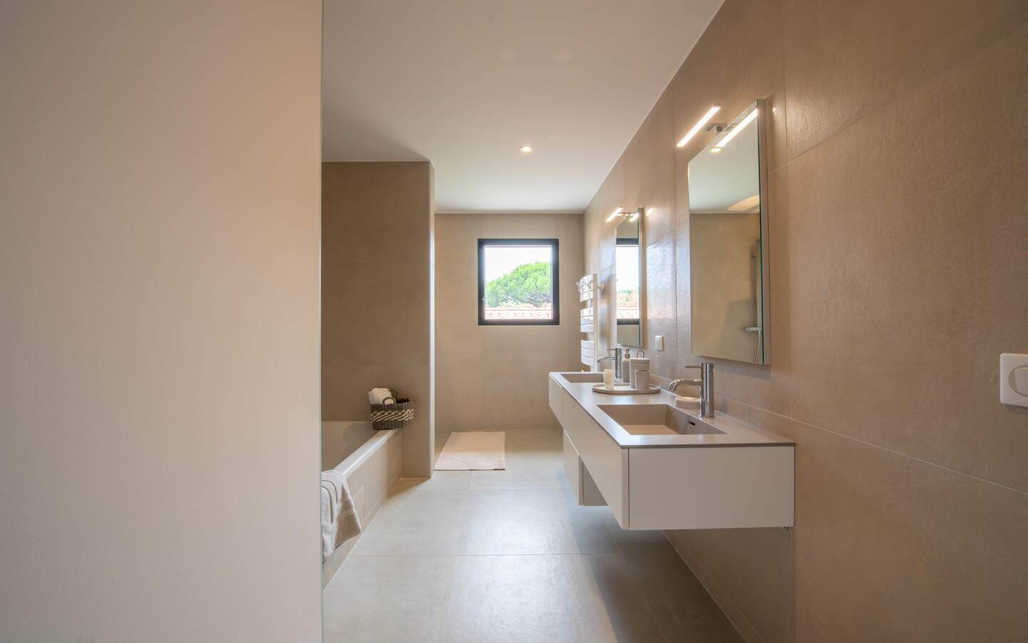 Rent-Property-Saint-Tropez-2026-Luxury-bathroom Luxury Property for rent in Saint-Tropez Côte d'Azur - Real estate
