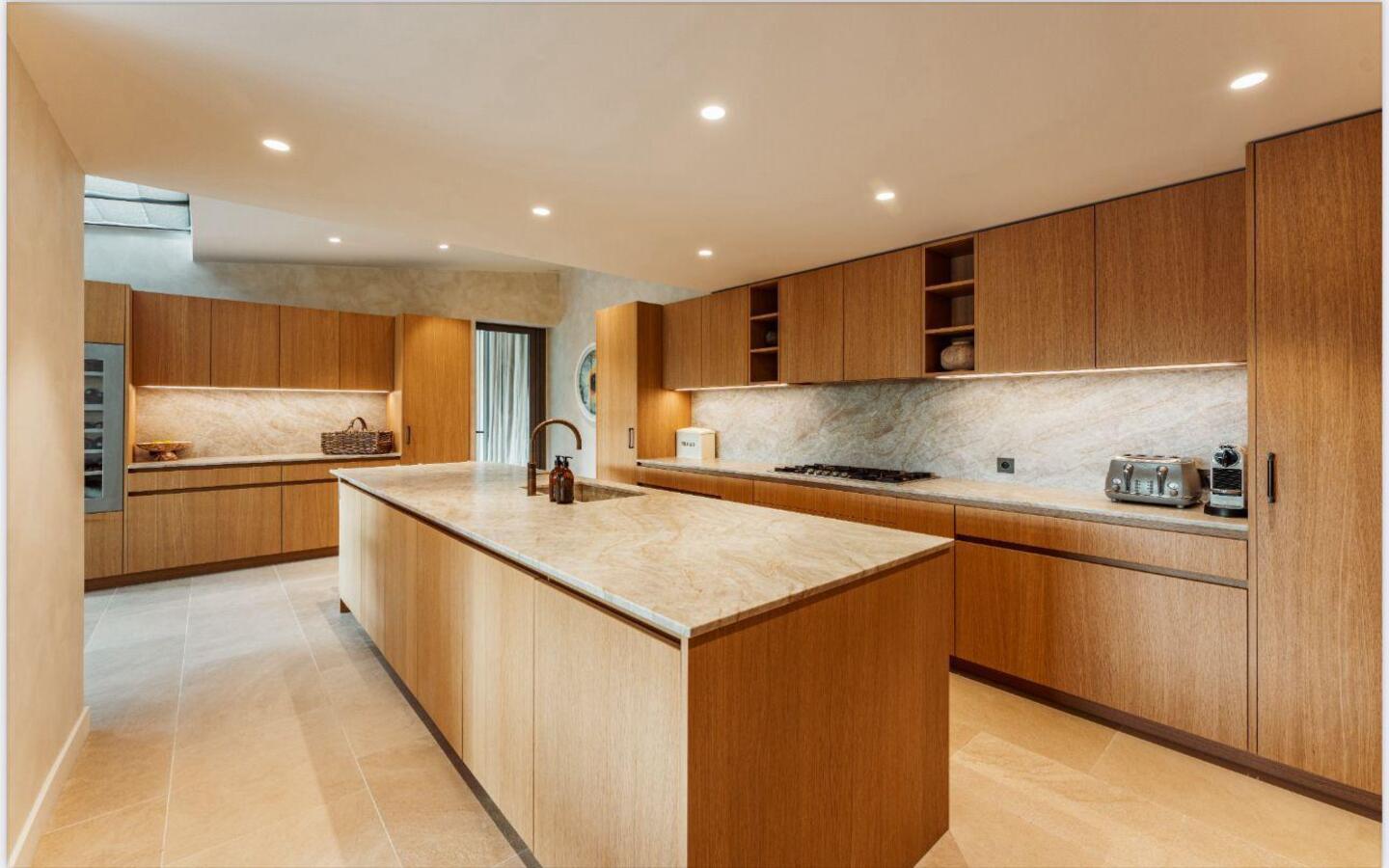 Rent-Property-Saint-Tropez-2026-Luxury-kitchen1 Luxury Property for rent in Saint-Tropez Côte d'Azur - Real estate