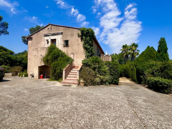 Luxury Property for sale in Saint-Tropez Côte d'Azur - Real estate
