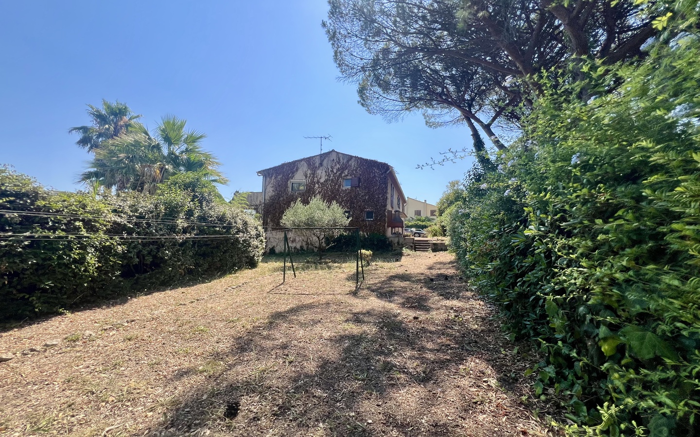 Luxury-property-for-sale-Saint-Tropez-2026-outside Luxury Property for sale in Saint-Tropez Côte d'Azur - Real estate