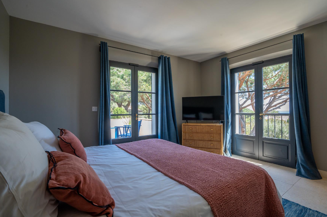 Rent-Property-Saint-Tropez-2026-Luxury-Bedroom Luxury Property for rent in Saint-Tropez Côte d'Azur - Real estate