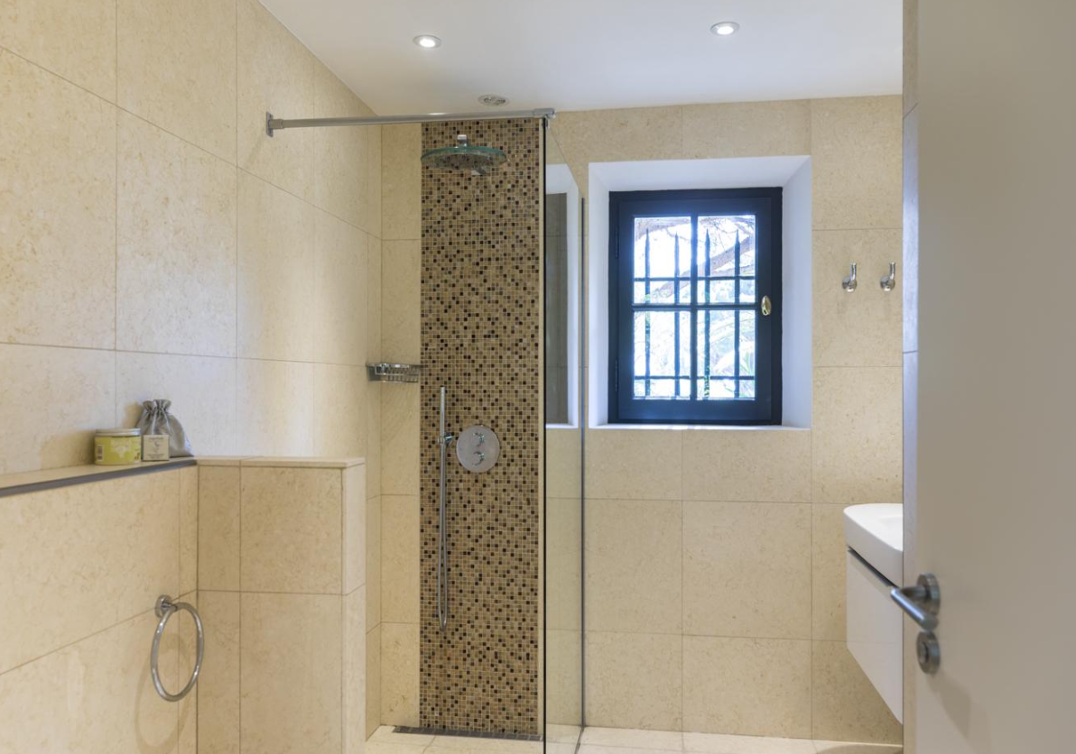 Rent-Property-Saint-Tropez-2026-Luxury-Showerroom Luxury Property for rent in Saint-Tropez Côte d'Azur - Real estate