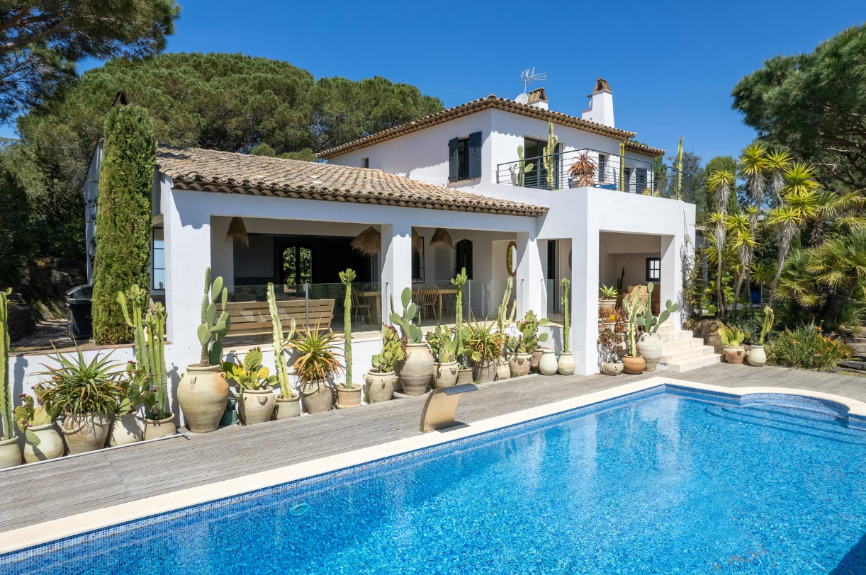 Rent-Property-Saint-Tropez-2026-Luxury-Outside Luxury Property for rent in Saint-Tropez Côte d'Azur - Real estate