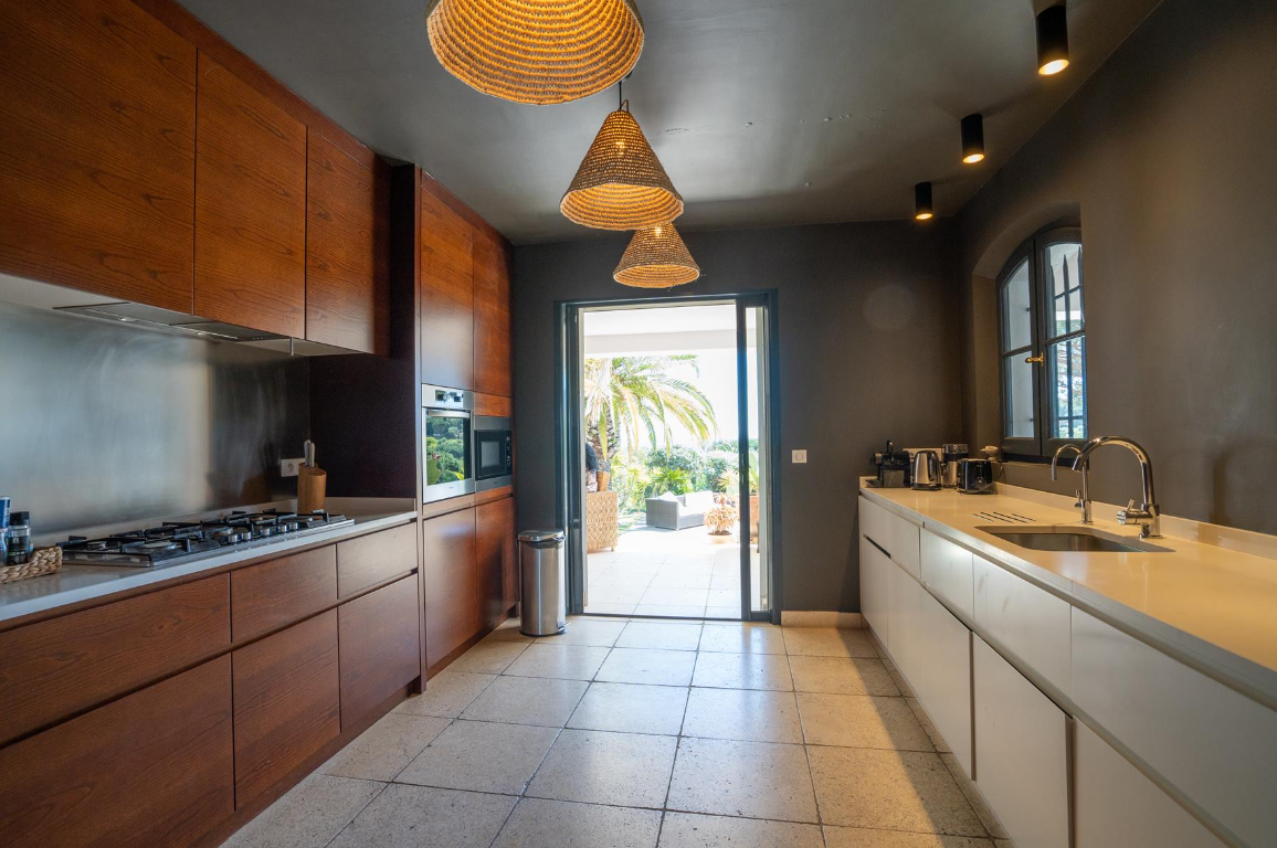 Rent-Property-Saint-Tropez-2026-Luxury-Kitchen Luxury Property for rent in Saint-Tropez Côte d'Azur - Real estate