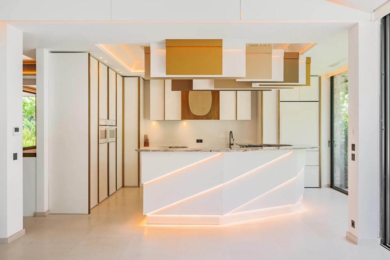Rent-Property-Saint-Tropez-2026-Luxury-Kitchen Luxury Property for rent in Saint-Tropez Côte d'Azur - Real estate